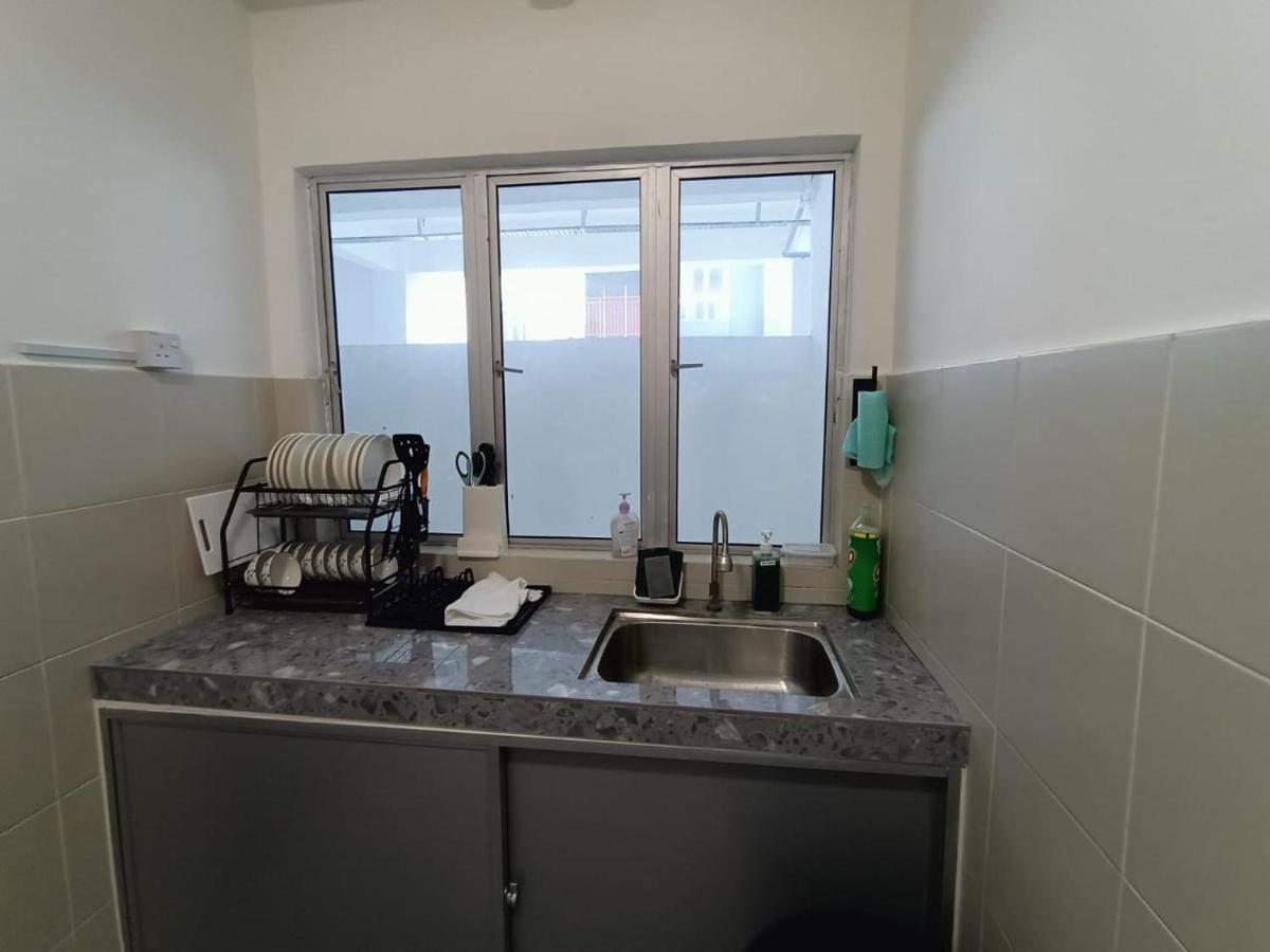 Apartment Dream4 @ Emerald Avenue *