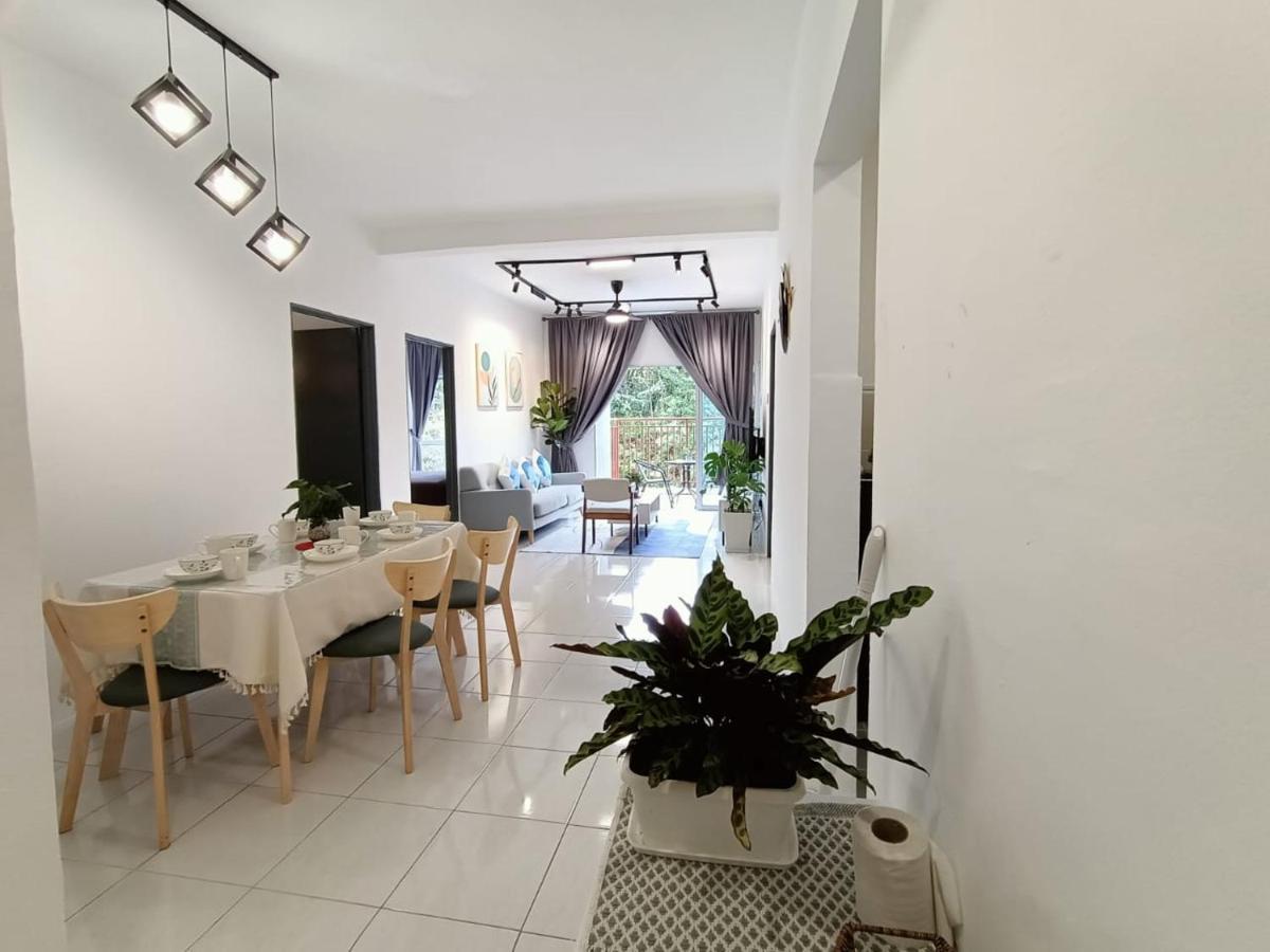 Dream4 @ Emerald Avenue Apartment *